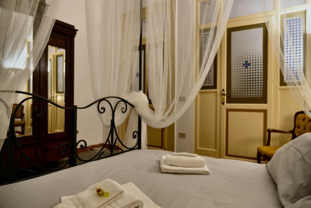 Real Teatro Umberto I Bed and Breakfast Palermo Eksteriør billede
