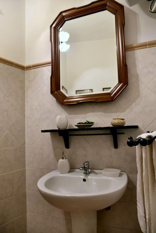 Real Teatro Umberto I Bed and Breakfast Palermo Eksteriør billede