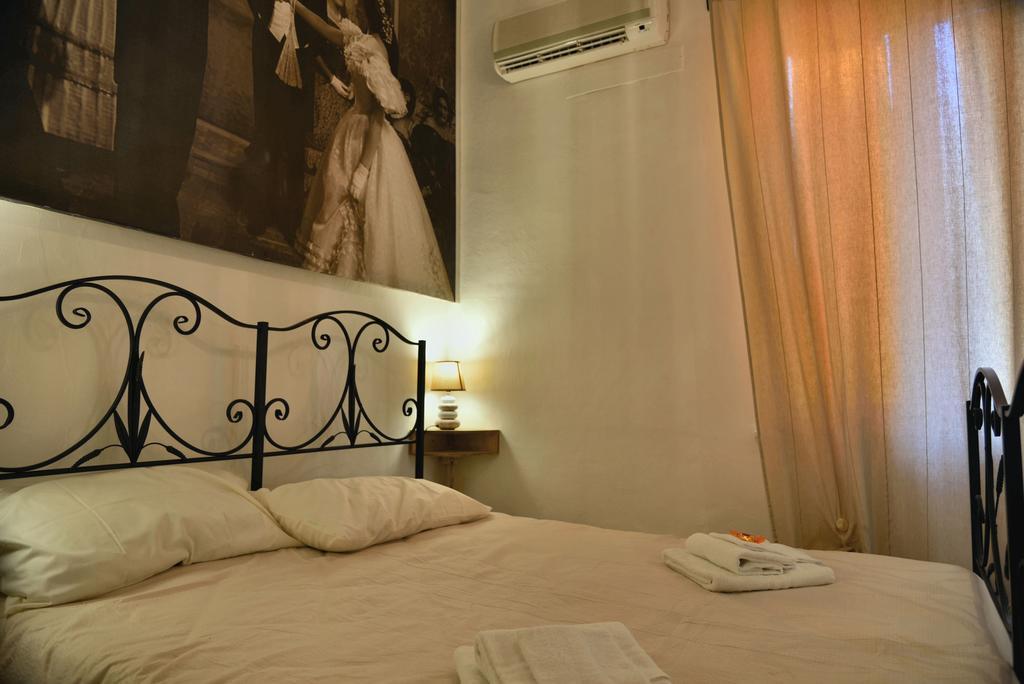 Real Teatro Umberto I Bed and Breakfast Palermo Eksteriør billede