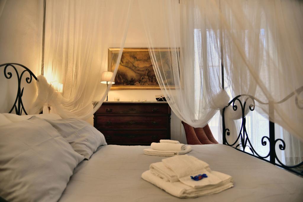 Real Teatro Umberto I Bed and Breakfast Palermo Eksteriør billede