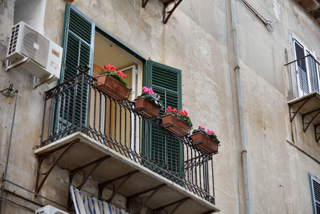 Real Teatro Umberto I Bed and Breakfast Palermo Eksteriør billede