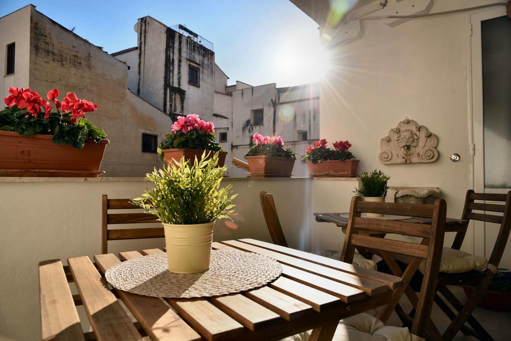 Real Teatro Umberto I Bed and Breakfast Palermo Eksteriør billede